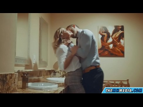 ❤️ Ketika seorang pirang berdada menggoda Anda di toilet umum Porno vk di id.sexafinkarasskaz.ru ️